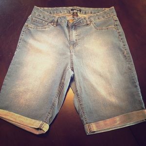 Jean shorts with cuff